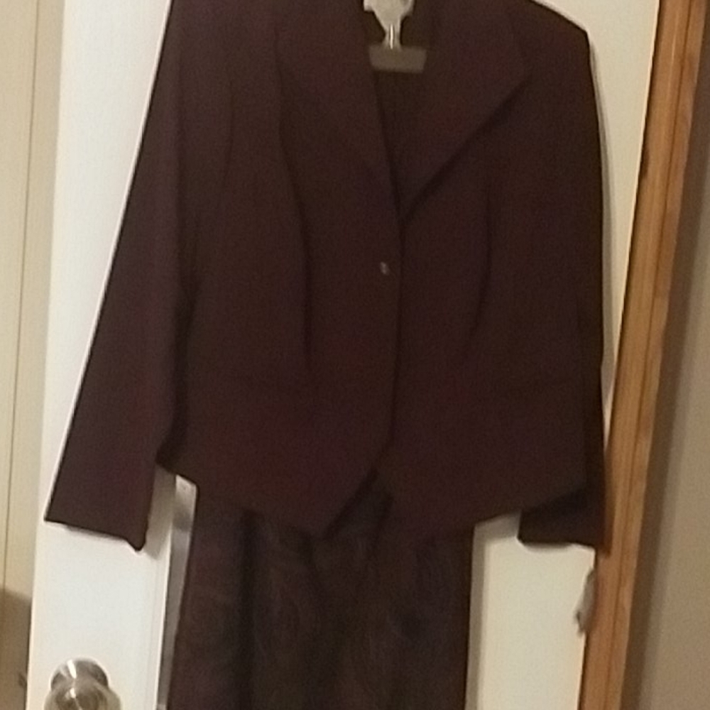 Pants suit